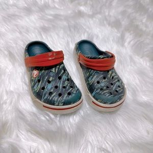 Crocs sandals camo size 10/11‎